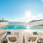 House With Rooftop Terrace, Views And Pool, 펜션 네르하