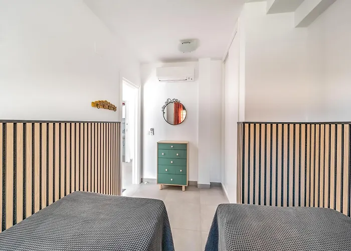 House With Rooftop Terrace, Views And Pool, 度假居 *