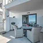 Дом отдыха House With Rooftop Terrace, Views And Pool, Нерха