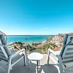 House With Rooftop Terrace, Views And Pool, 度假居 *