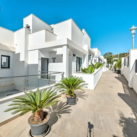 House With Rooftop Terrace, Views And Pool, *