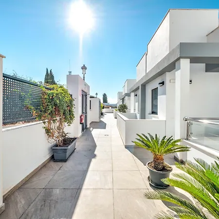 House With Rooftop Terrace, Views And Pool, Nerja