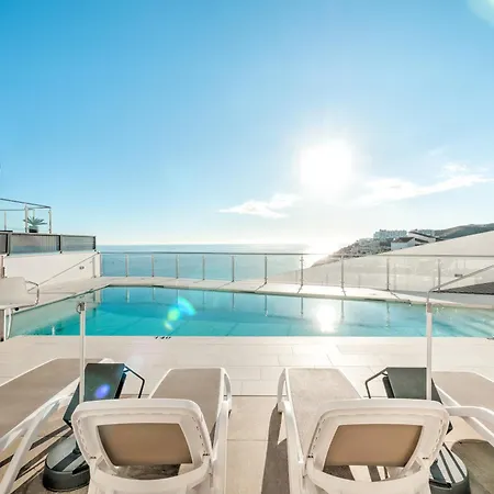 House With Rooftop Terrace, Views And Pool, Vakantiehuis Nerja