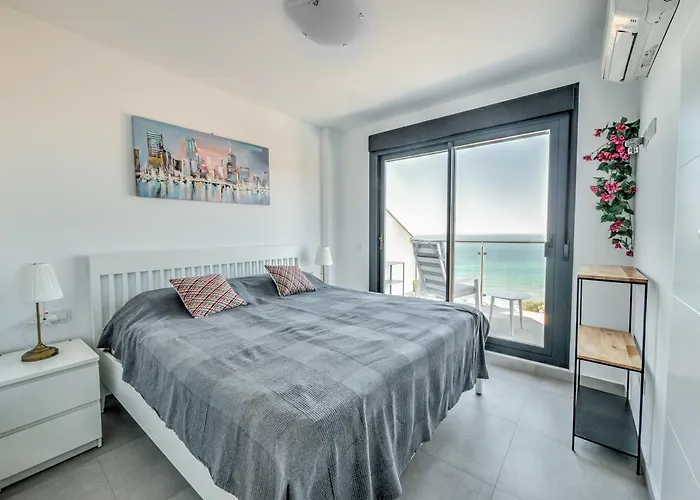 House With Rooftop Terrace, Views And Pool, Holiday home Nerja