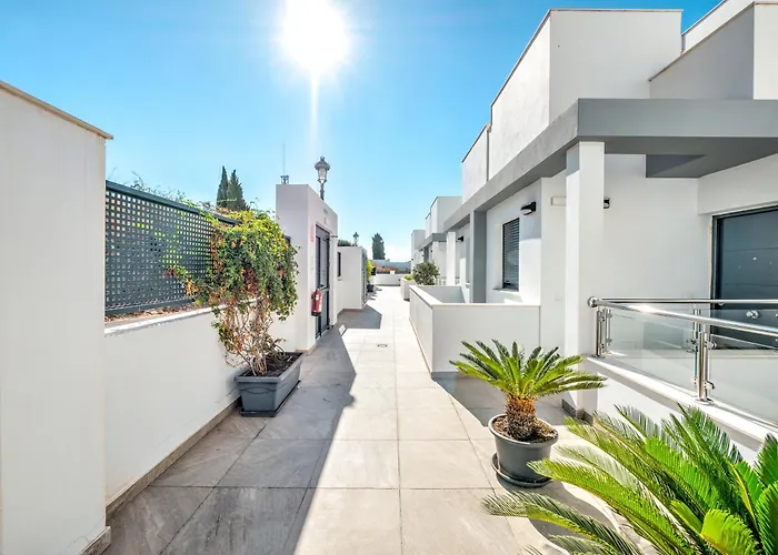 House With Rooftop Terrace, Views And Pool, Nerja