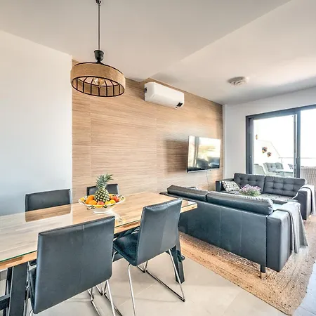 House With Rooftop Terrace, Views And Pool,