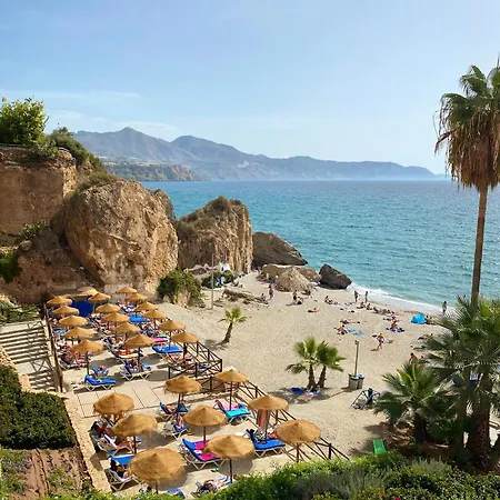 House With Rooftop Terrace, Views And Pool, Nerja