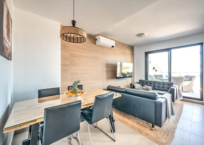 House With Rooftop Terrace, Views And Pool,